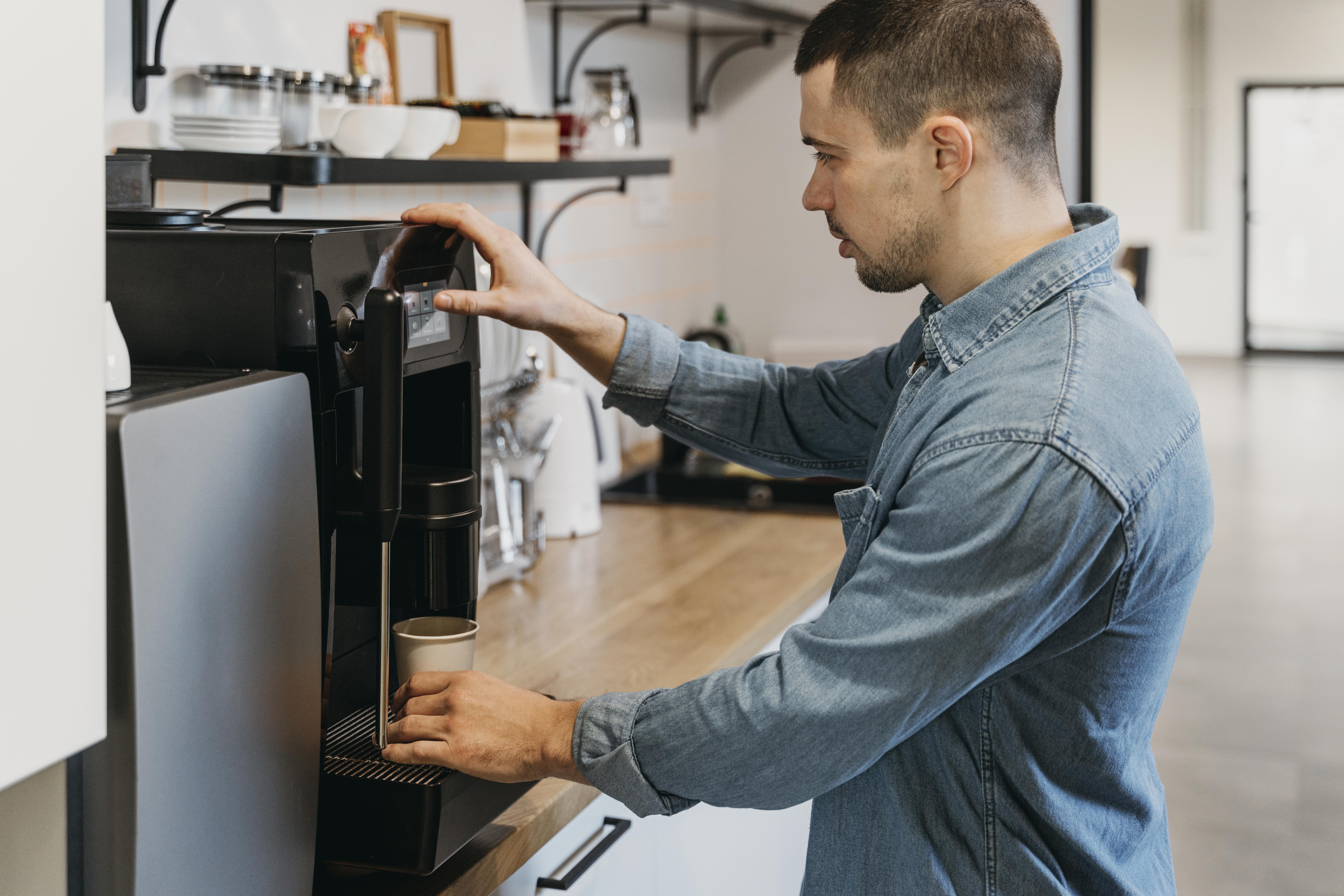 Machine à café en grains avec broyeur intégré