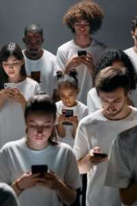 Lutte contre l'addiction aux écrans et la cyberdépendance